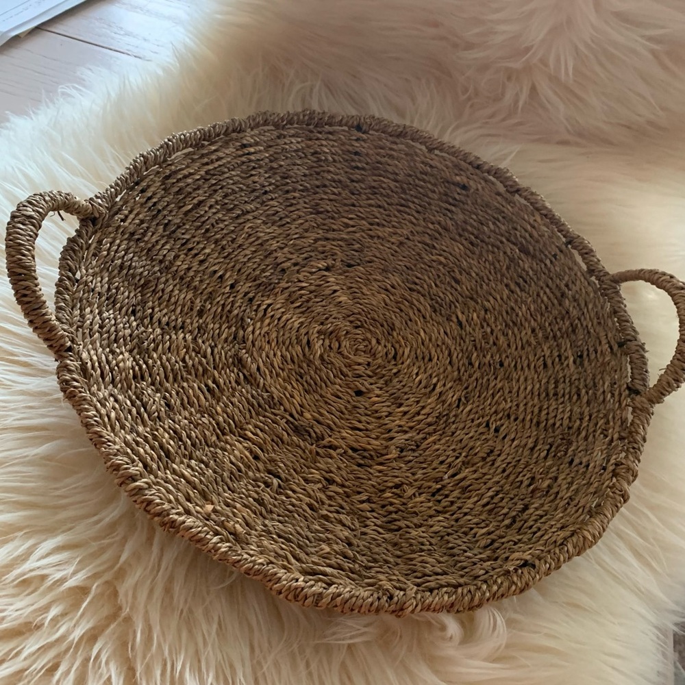 Shallow rattan bowl tray with handles